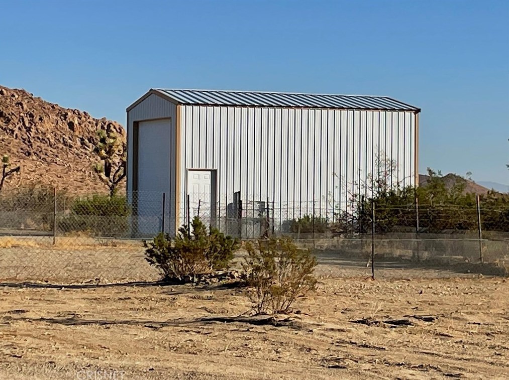 2285 Backus Rd, Mojave, CA 93501