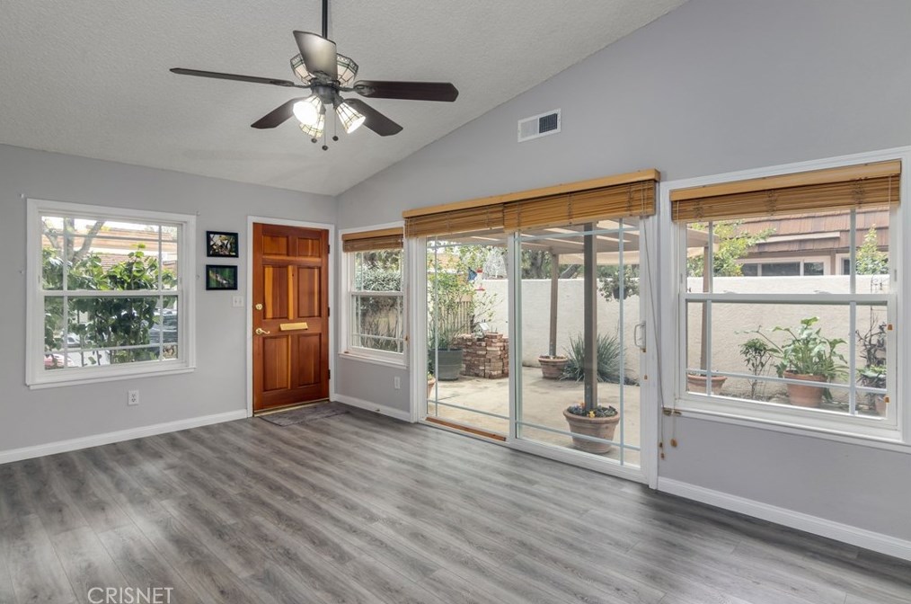 22158 James Alan Cir, Chatsworth, CA 91311-2050
