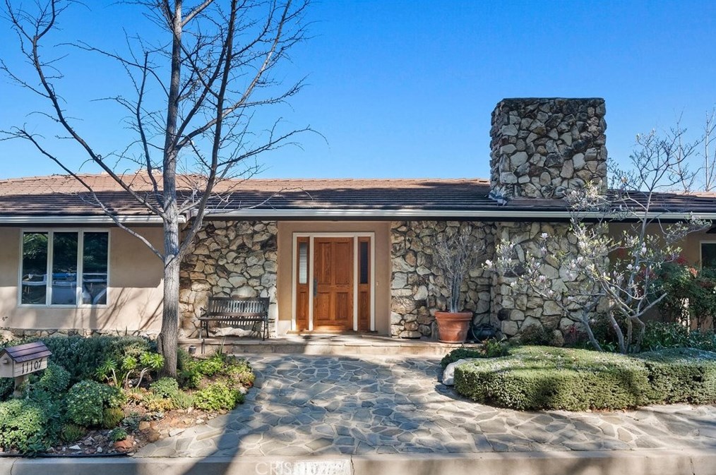 11107 Mountcastle Dr, North Hollywood, CA 91604-3907