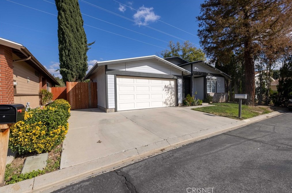 31920 Marcasite Ln, Santa Clarita, CA 91384