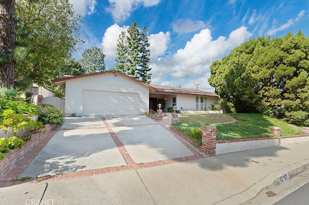12117 Elnora Pl, San Fernando, CA 91344-2332