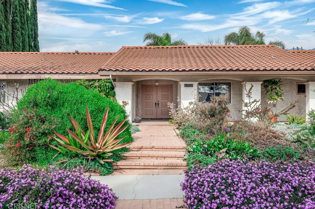 19913 Blackhawk St, Chatsworth, CA 91311-1802