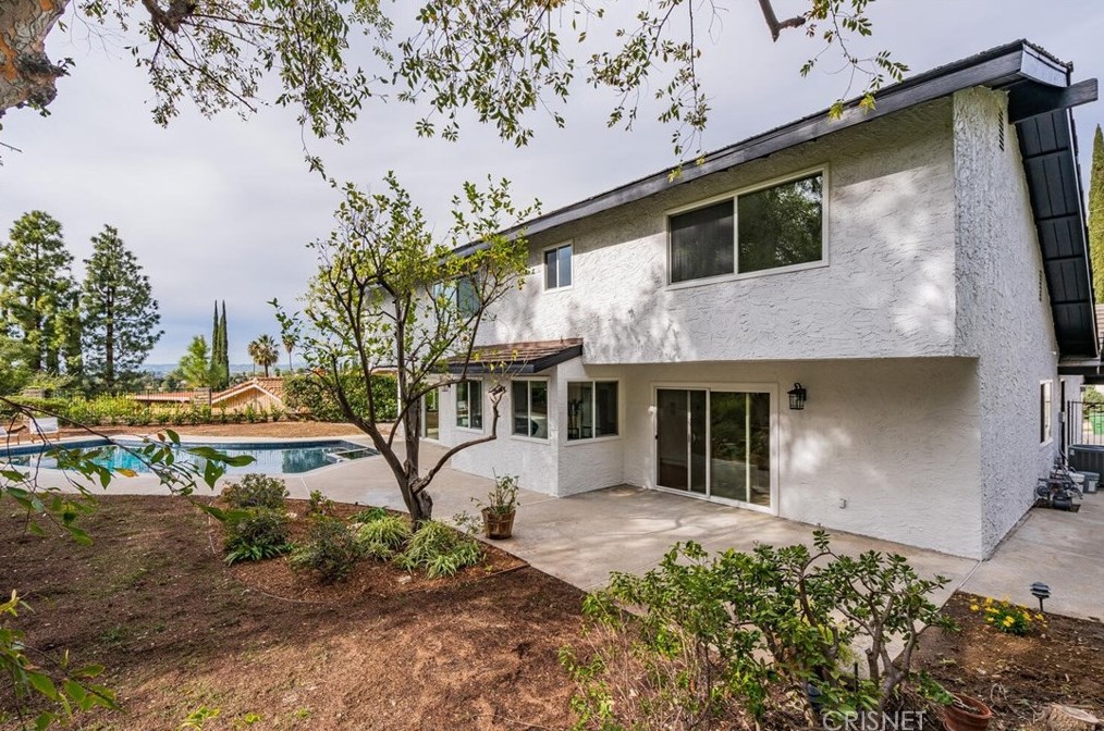 3825 Algonaut Dr, Calabasas, CA 91302