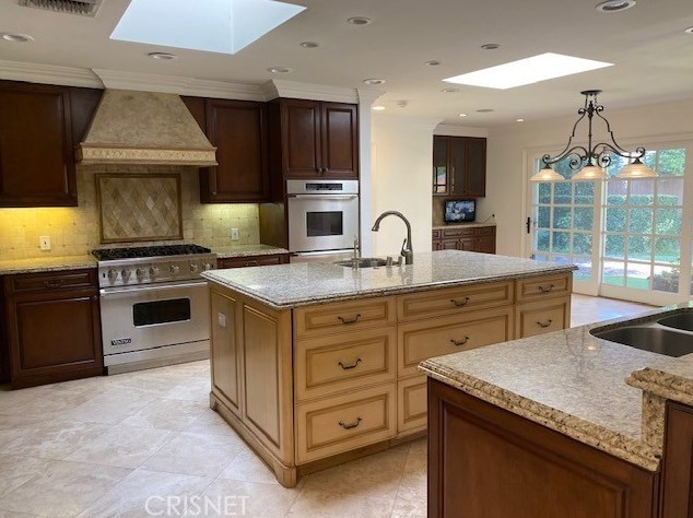 17631 Corinthian Dr, Van Nuys, CA 91316