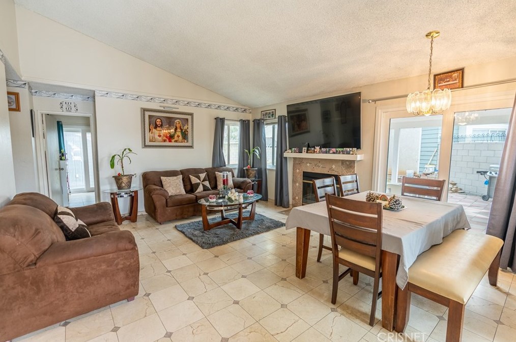 2053 Chatham Dr, Palmdale, CA 93550-5497