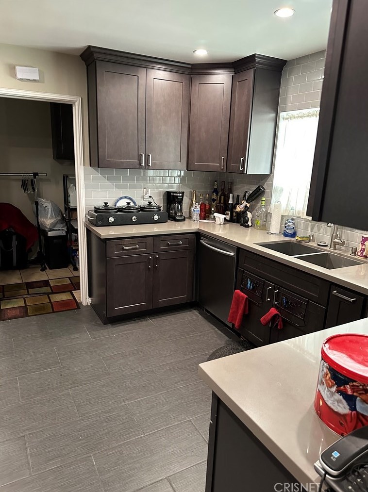3836 Wellington Rd, Los Angeles, CA 90008-1811