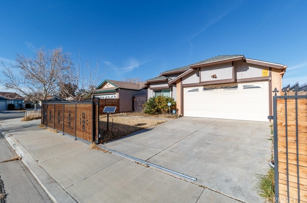 2605 Nandina Dr, Palmdale, CA 93550-5955