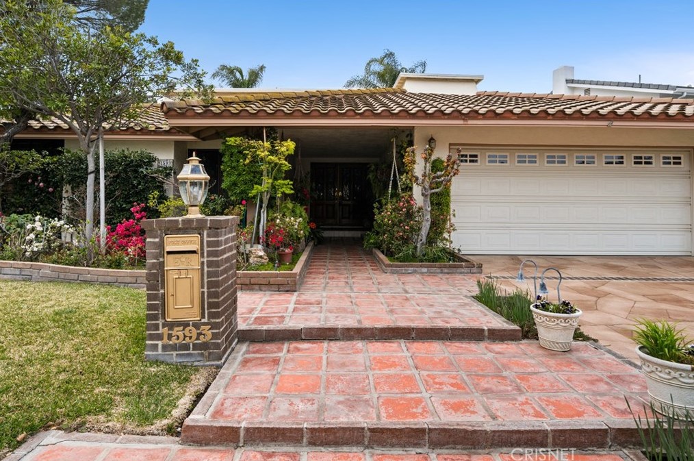 1593 Covington Ave, Thousand Oaks, CA 91361-1514