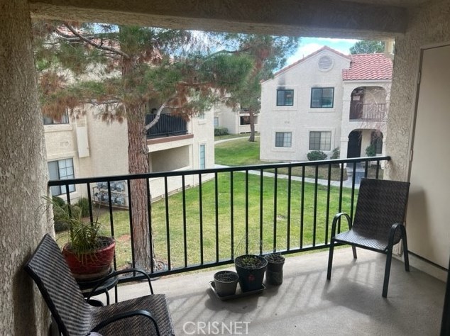 2554 Olive Dr, Palmdale CA  93550-4404 exterior