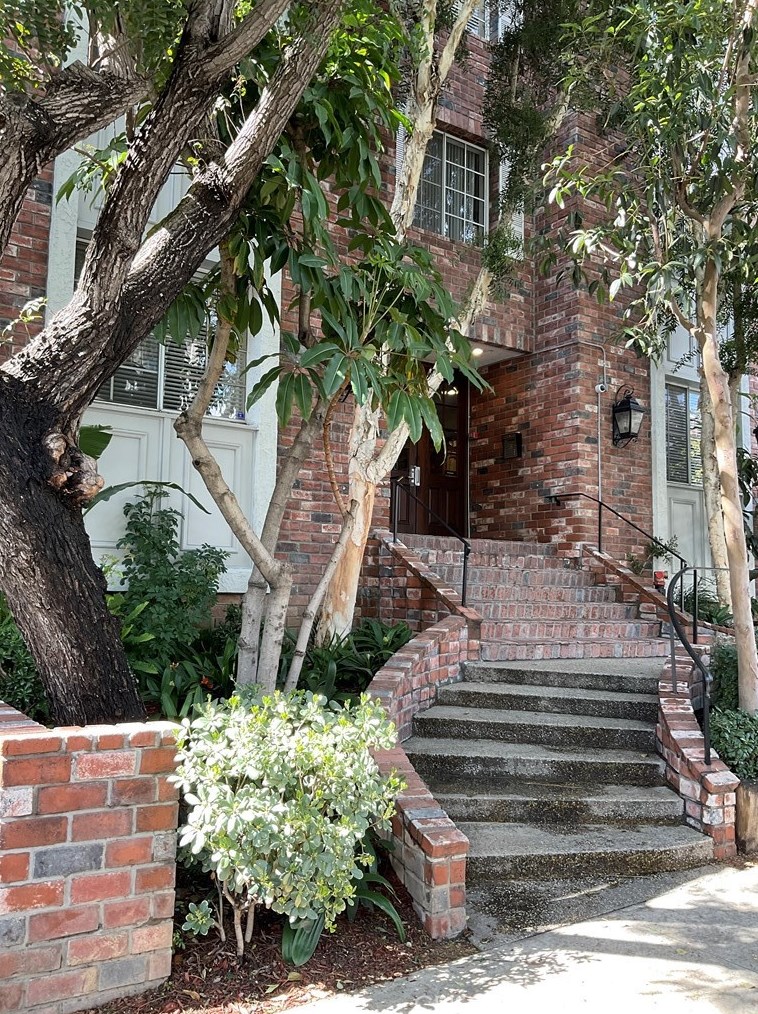 1375 Kelton Ave, Los Angeles CA  90024-5499 exterior