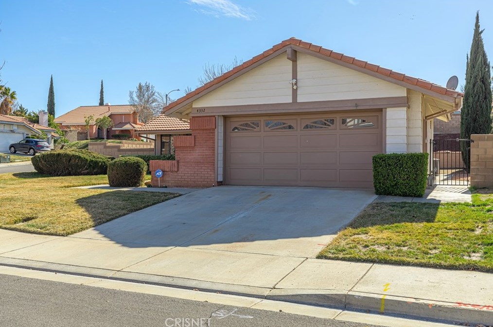 4332 Vitrina Ln, Palmdale, CA 93551-2651