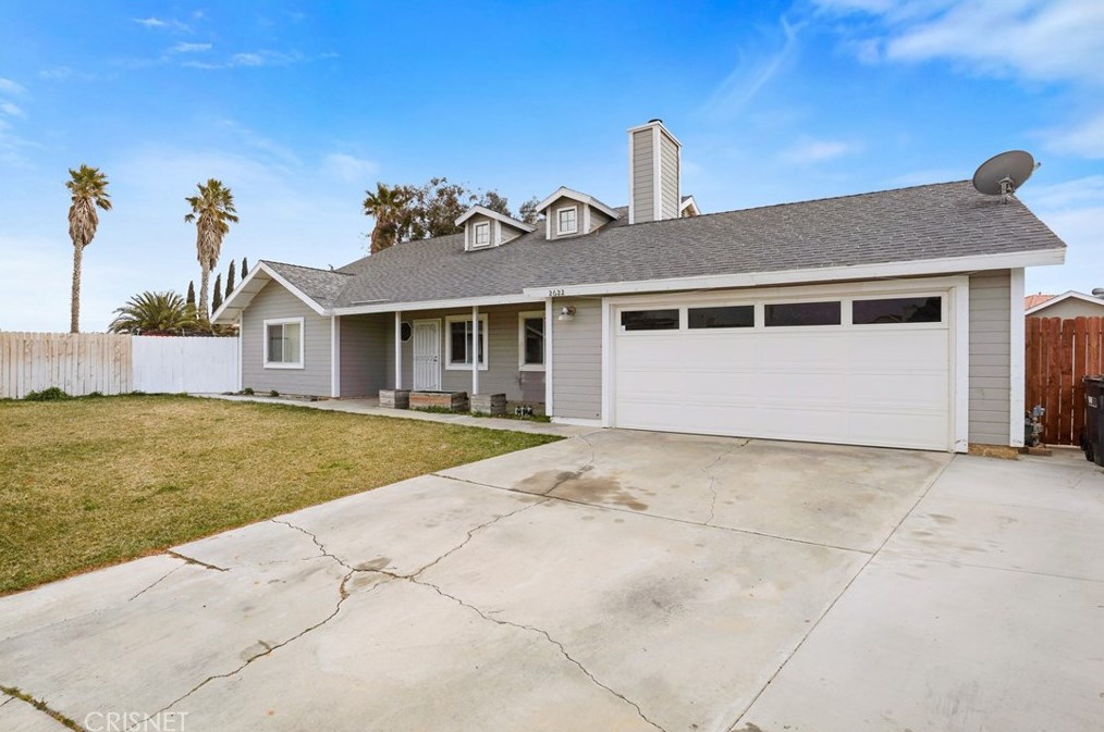 2622 Avenue, Palmdale, CA 93551-2422