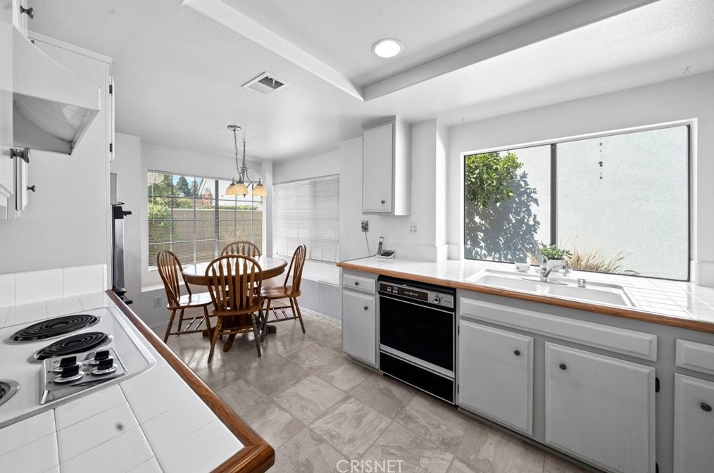 3446 Kings Ct, Costa Mesa CA  92626-1657 exterior