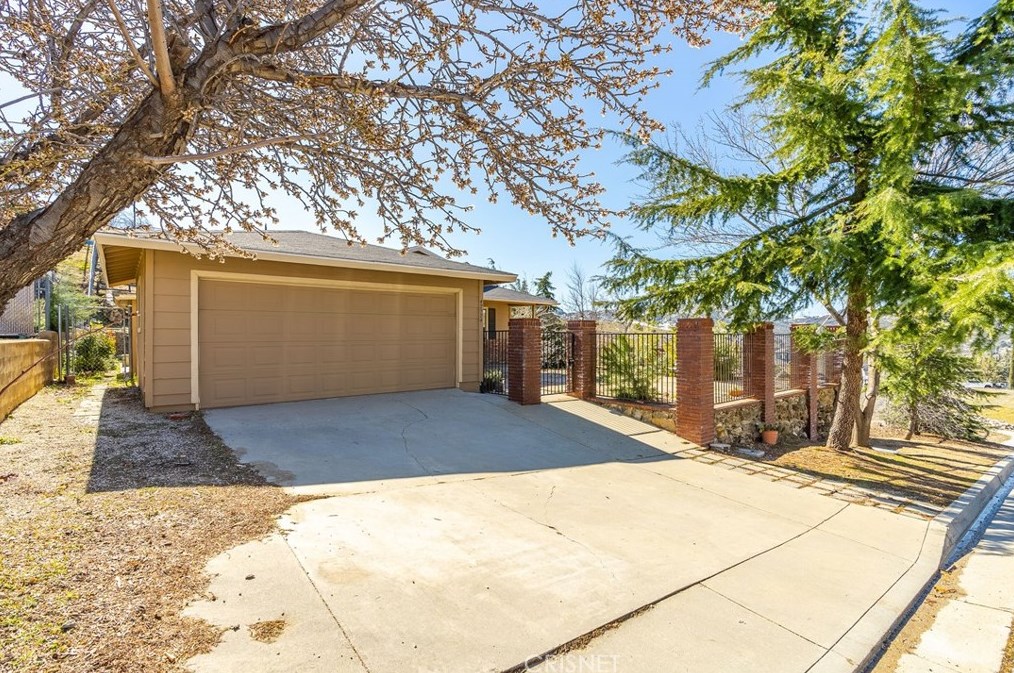 42924 Leadhill Dr, Leona Valley, CA 93532