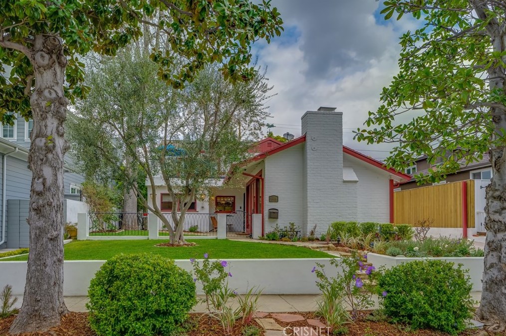 11409 Bolas St, Los Angeles, CA 90049-3419