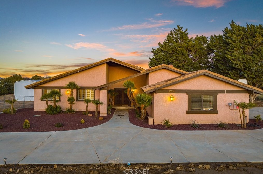 40714 25th St, Palmdale, CA 93551-2323