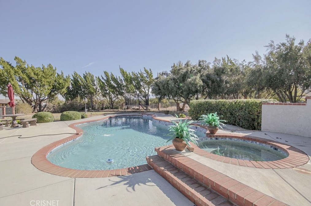 716 Avenue, Palmdale CA  93551-7708 exterior