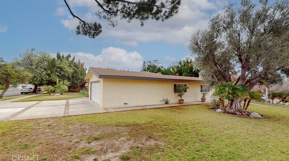 10731 Delco Ave, Chatsworth, CA 91311-1729