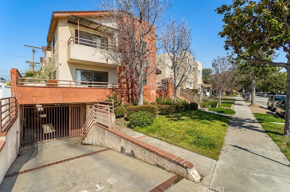 1325 E Windsor Rd #4, Glendale, CA 91205