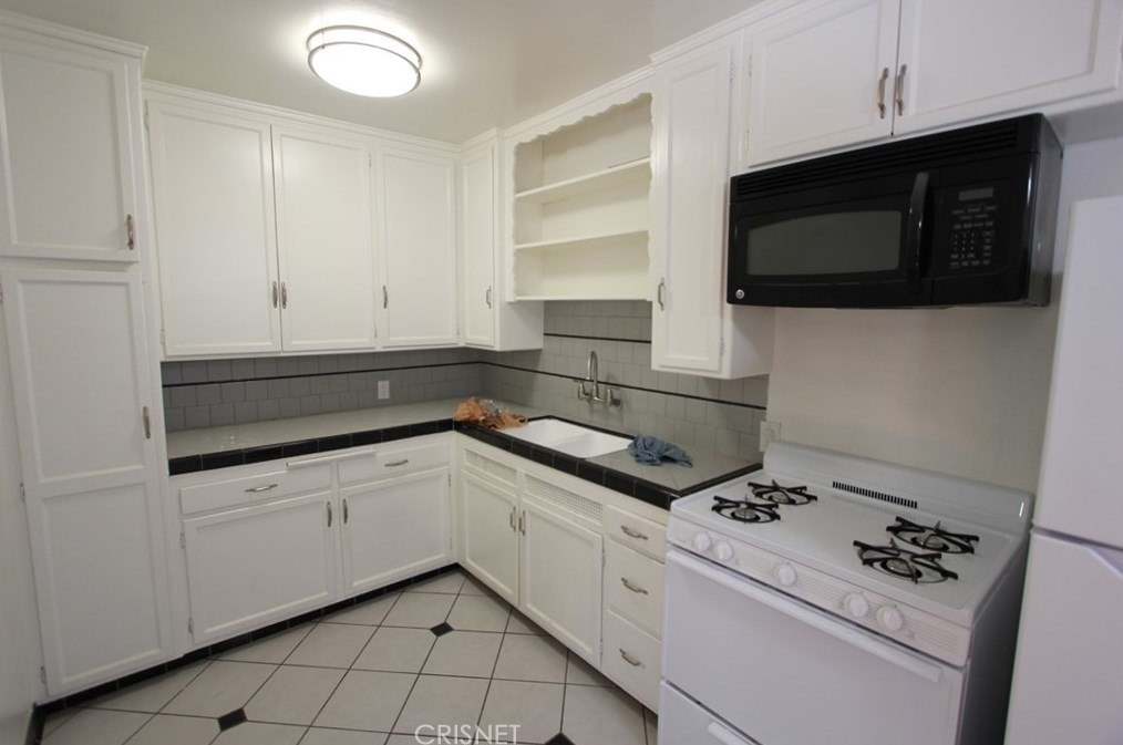 1646 Harvard, Los Angeles CA  90047-4232 exterior