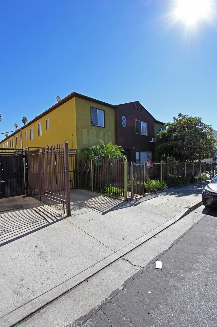 1646 Harvard, Los Angeles CA  90047-4232 exterior