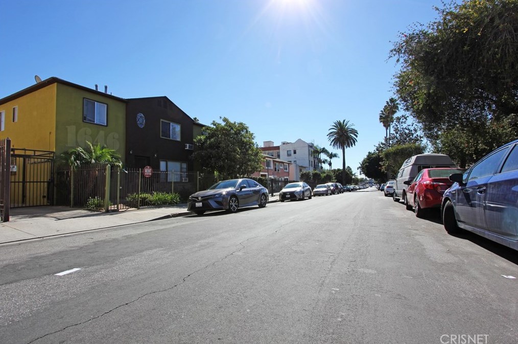 1646 Harvard, Los Angeles CA  90047-4232 exterior