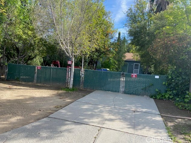 17620 Tribune St, San Fernando, CA 91344