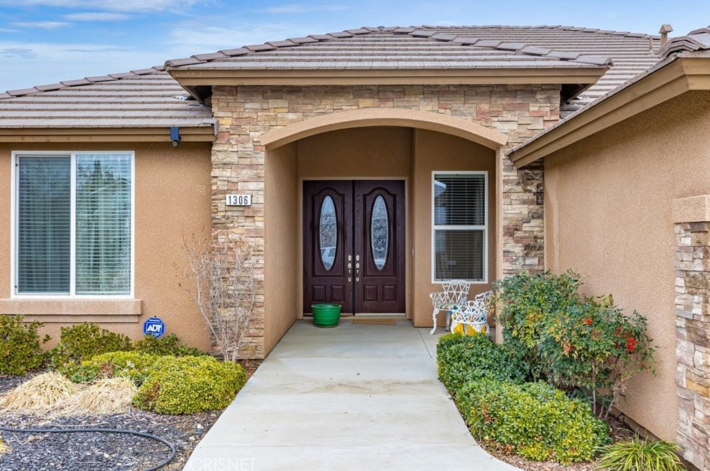 1306 Fair Oak Dr, Tehachapi, CA 93561