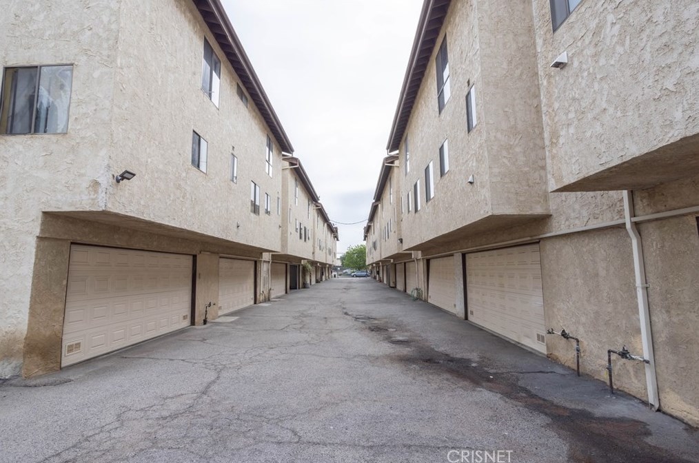 8933 Willis Ave #15, Van Nuys, CA 91402