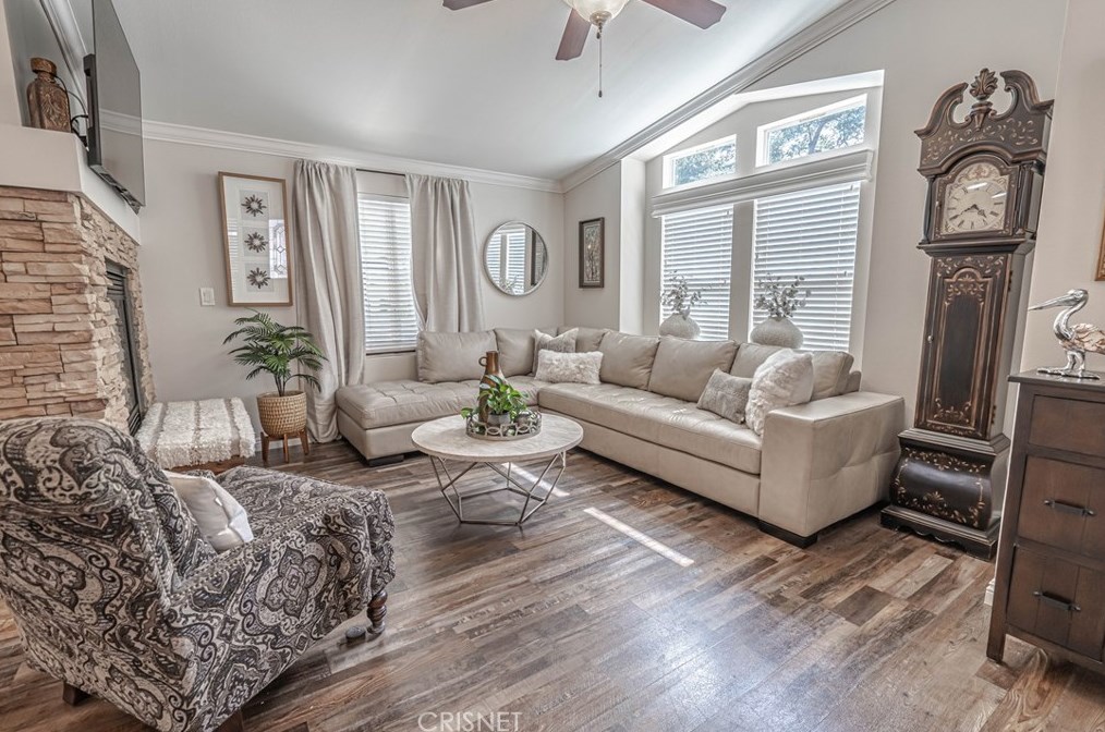 33 Nottingham Rd, Thousand Oaks, CA 91361