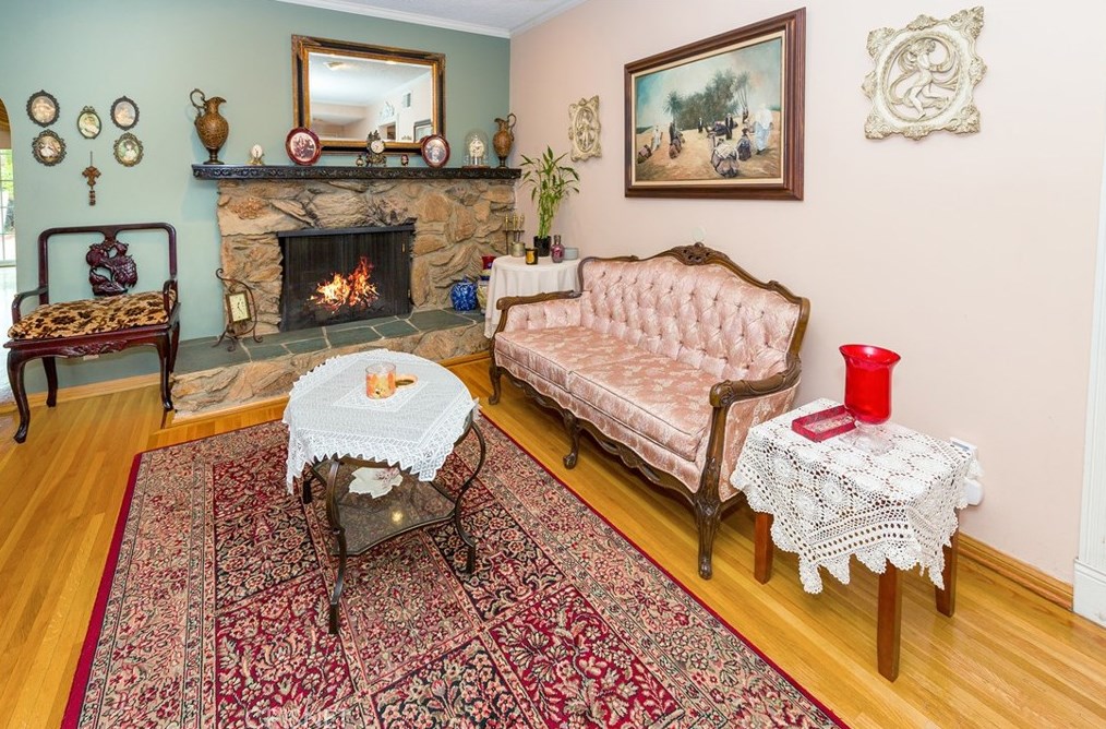 10421 Amestoy Ave, San Fernando CA  91344-6226 exterior