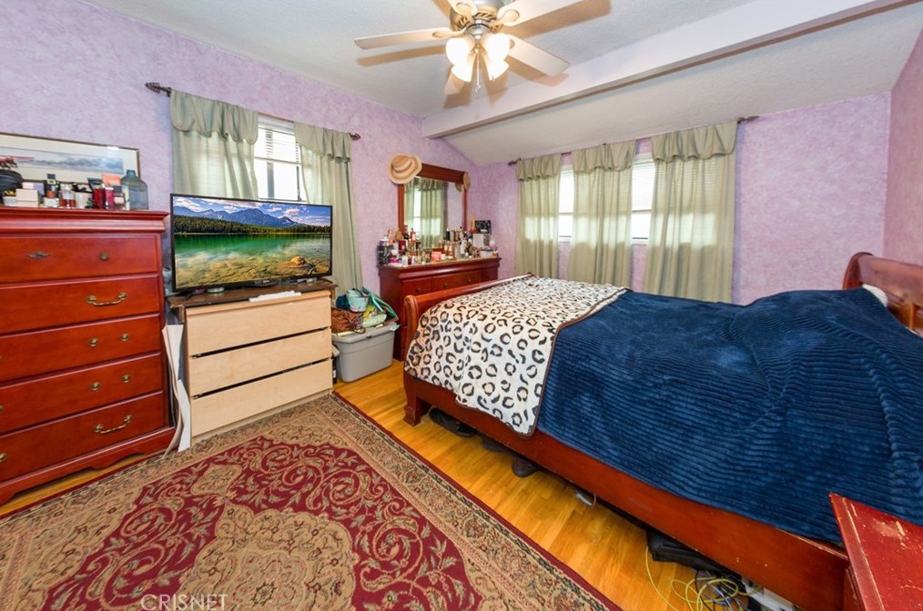 10421 Amestoy Ave, San Fernando CA  91344-6226 exterior