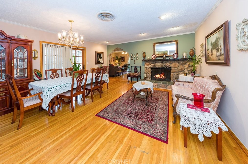 10421 Amestoy Ave, San Fernando CA  91344-6226 exterior