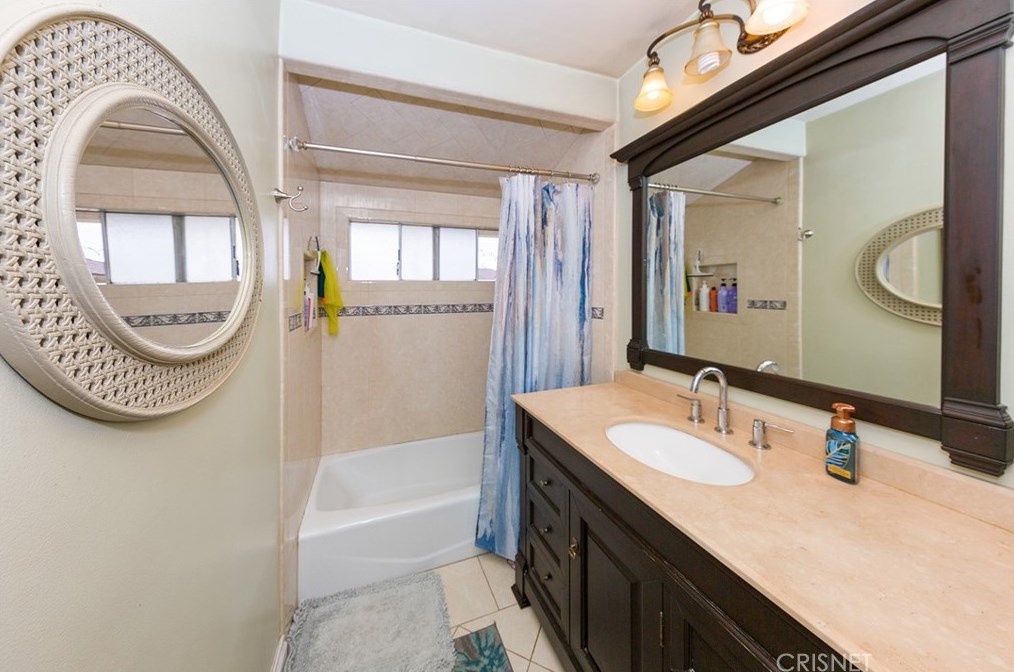 10421 Amestoy Ave, San Fernando CA  91344-6226 exterior