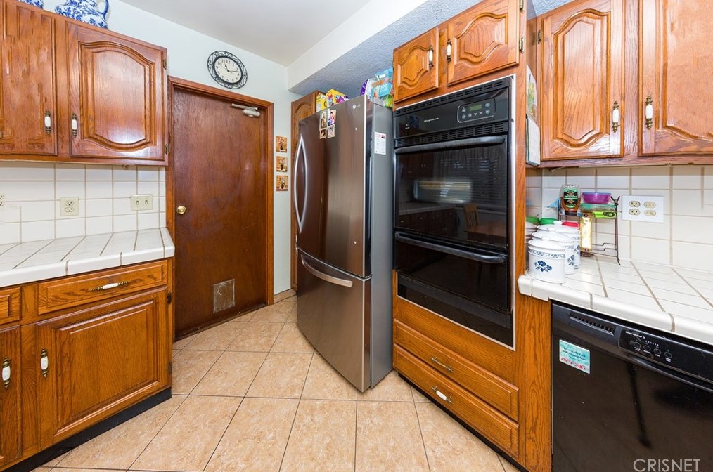 10421 Amestoy Ave, San Fernando CA  91344-6226 exterior