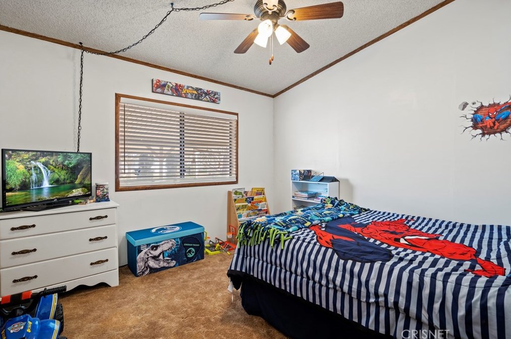 32501 Crown Vly Rd, Acton CA  93510-2619 exterior