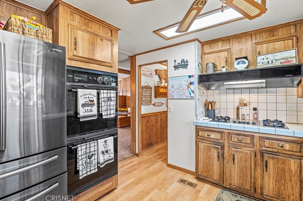 32501 Crown Vly Rd, Acton CA  93510-2619 exterior