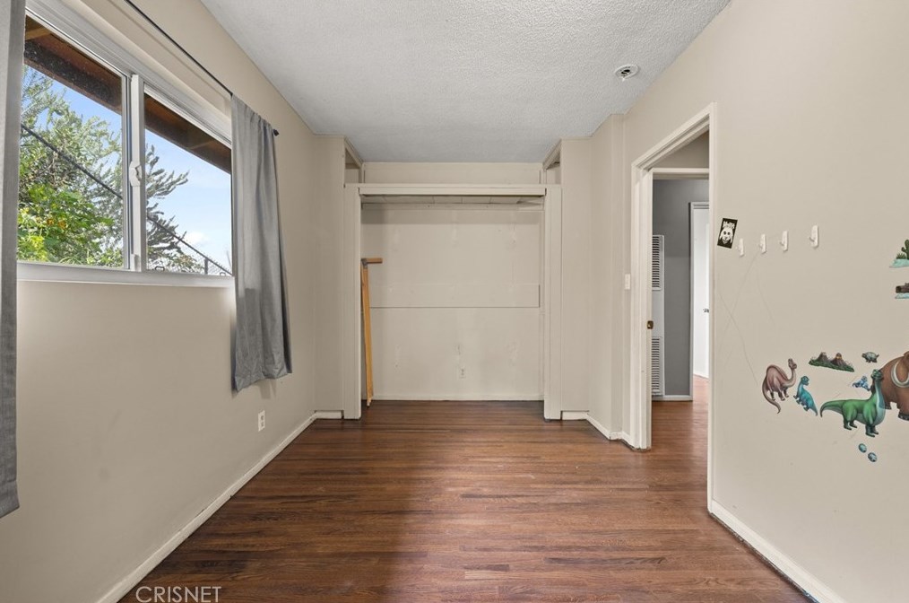 1346 Sutherland St, Los Angeles CA  90026-3434 exterior