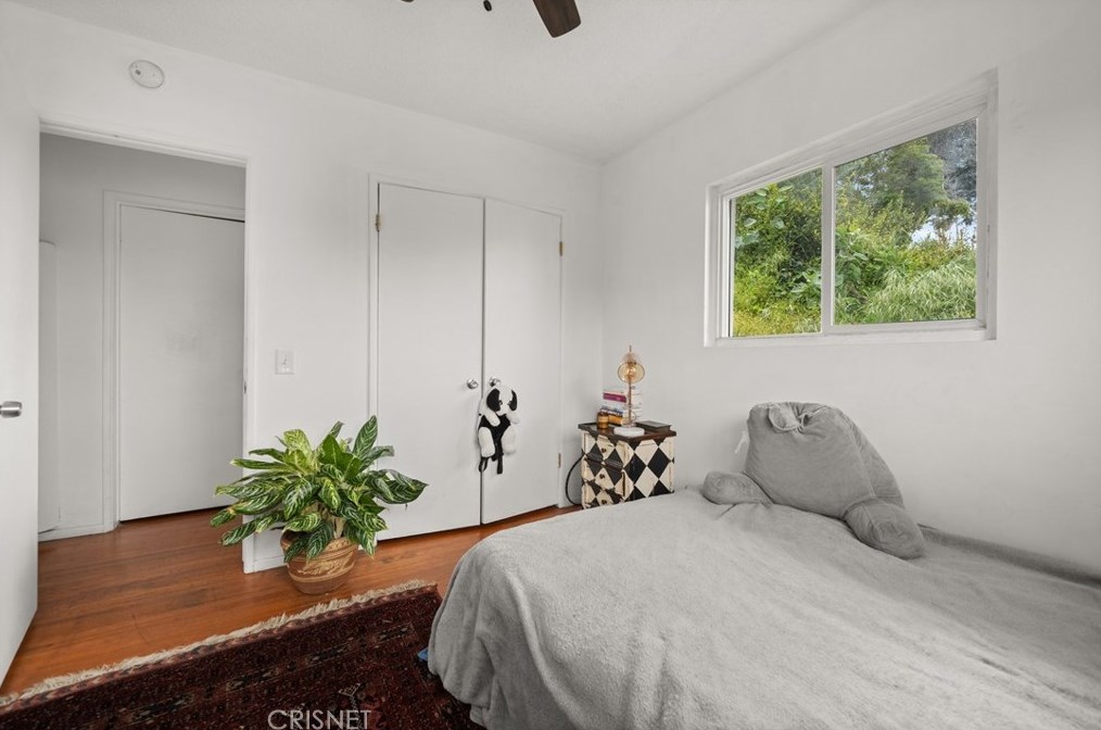 1346 Sutherland St, Los Angeles CA  90026-3434 exterior