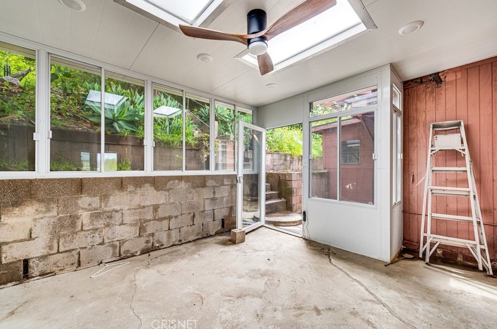 1346 Sutherland St, Los Angeles CA  90026-3434 exterior
