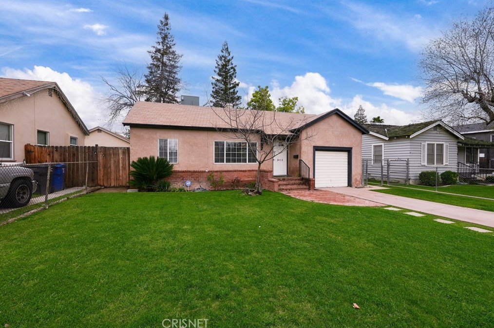 2414 Olympic Dr, Bakersfield, CA 93308