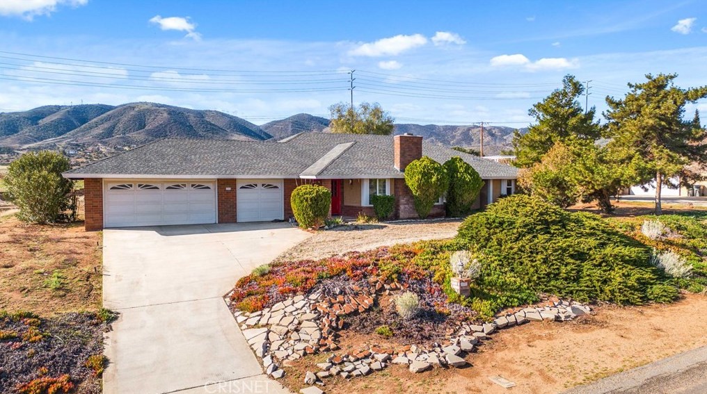 808 Lisa St, Palmdale, CA 93551-7722