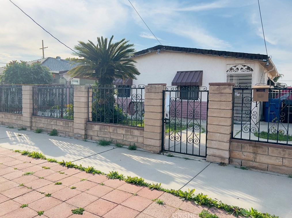 14085 Daubert St, San Fernando, CA 91340-3844