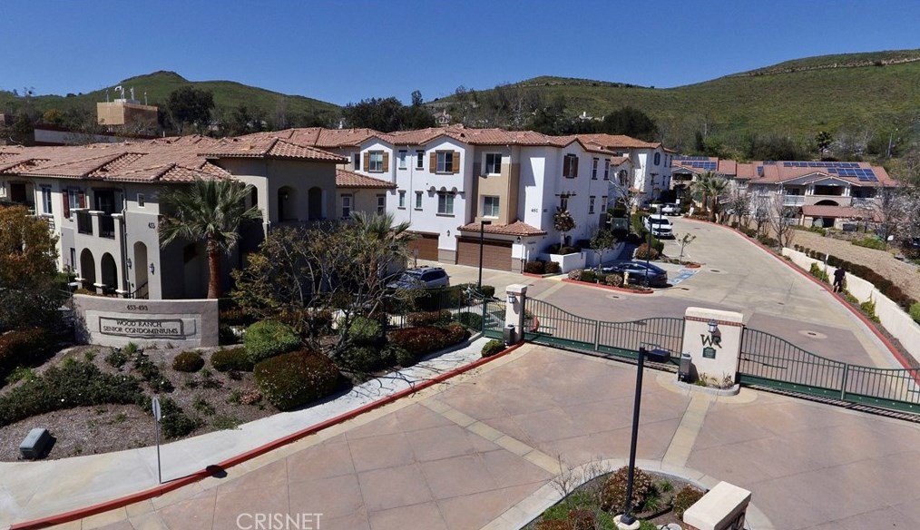 477 Country Club Dr #220, Simi Valley, CA 93065