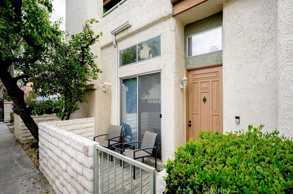 12334 Chandler Blvd, North Hollywood, CA 91607-2022