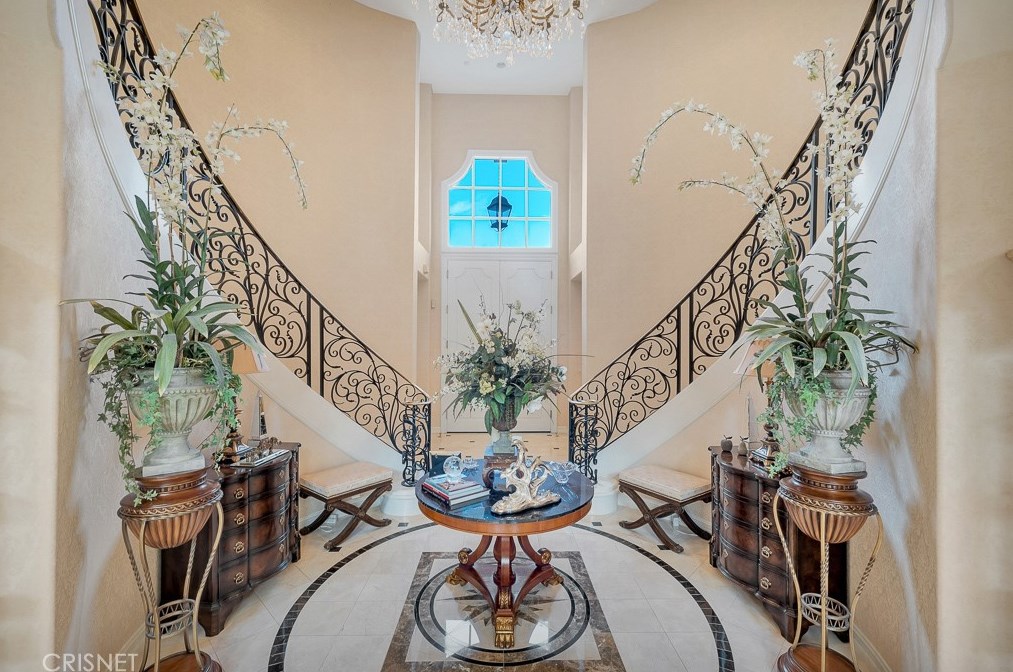 3719 Winford Dr, Los Angeles CA  91356-5810 exterior