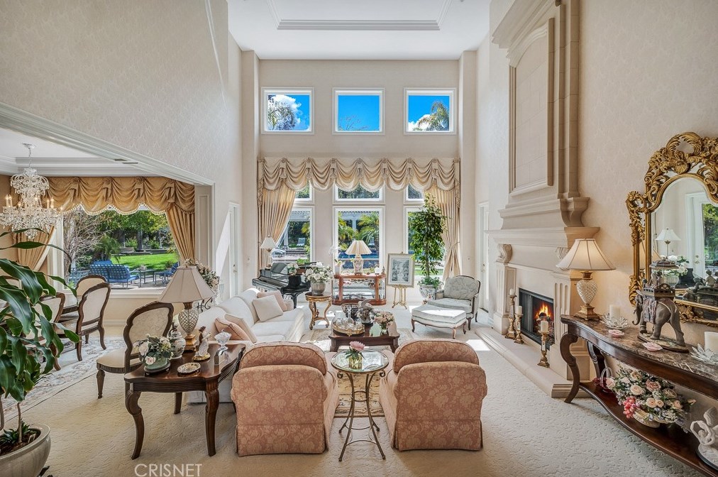 3719 Winford Dr, Los Angeles CA  91356-5810 exterior