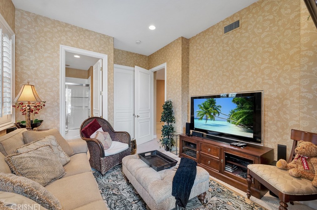 3719 Winford Dr, Los Angeles CA  91356-5810 exterior