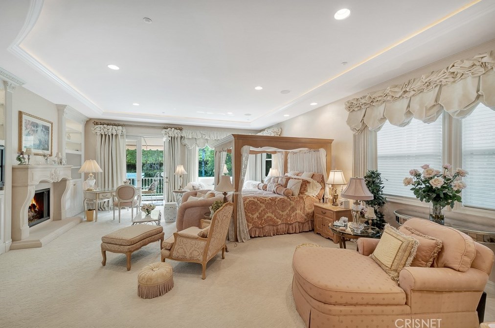3719 Winford Dr, Los Angeles CA  91356-5810 exterior