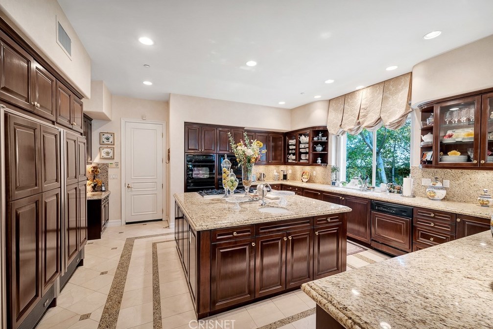 3719 Winford Dr, Los Angeles CA  91356-5810 exterior